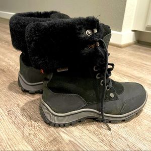 Hiking boots with fur